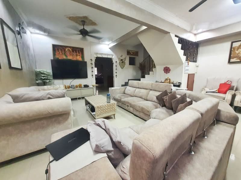 2-storey Terraced House for Sale in Bandar Putra Permai (Seri Kembangan) - NORFADILAH ZAINUDDIN - Living Room - PropertyGuru.com.my