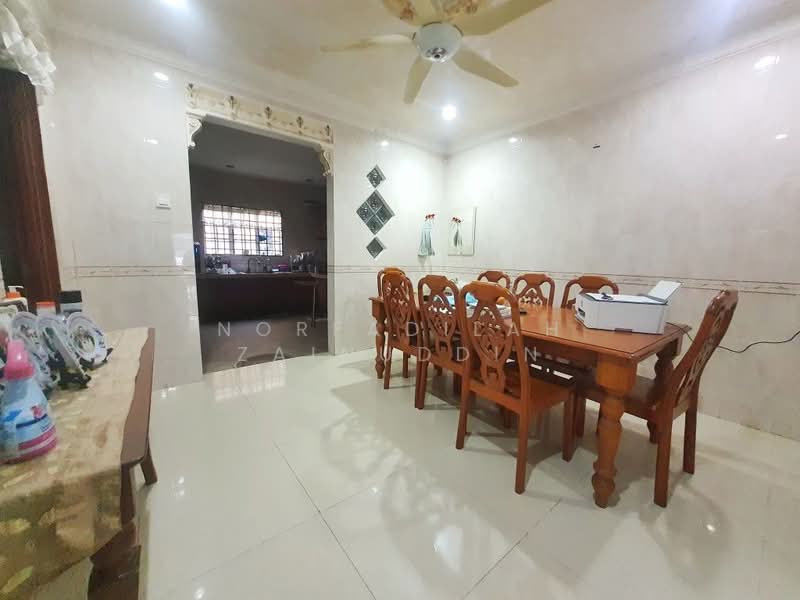 2-storey Terraced House for Sale in Bandar Putra Permai (Seri Kembangan) - NORFADILAH ZAINUDDIN - Dining Room - PropertyGuru.com.my