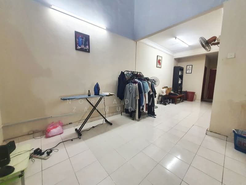 2-storey Terraced House for Sale in Bandar Putra Permai (Seri Kembangan) - NORFADILAH ZAINUDDIN - Living Room - PropertyGuru.com.my