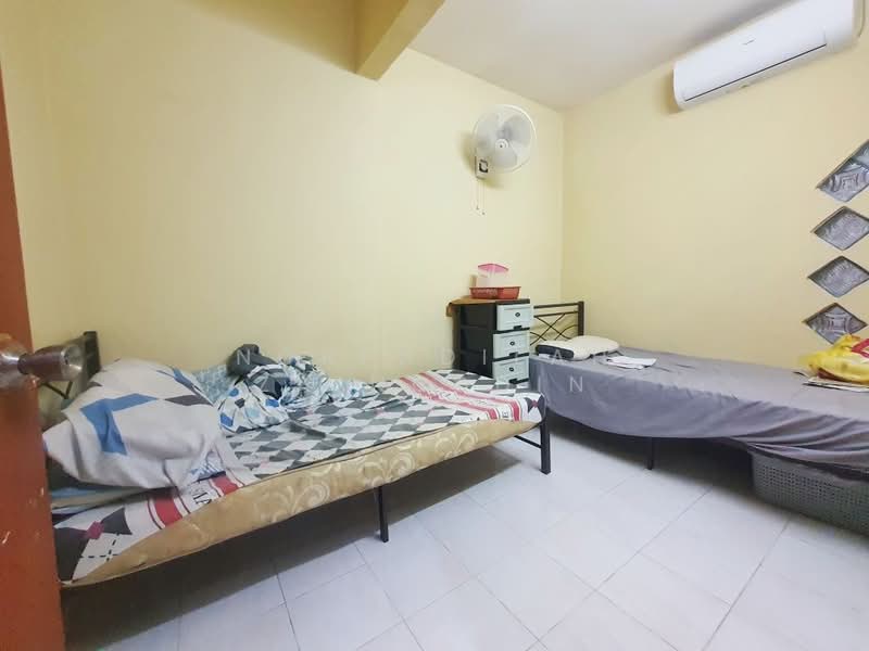 2-storey Terraced House for Sale in Bandar Putra Permai (Seri Kembangan) - NORFADILAH ZAINUDDIN - Bedroom - PropertyGuru.com.my