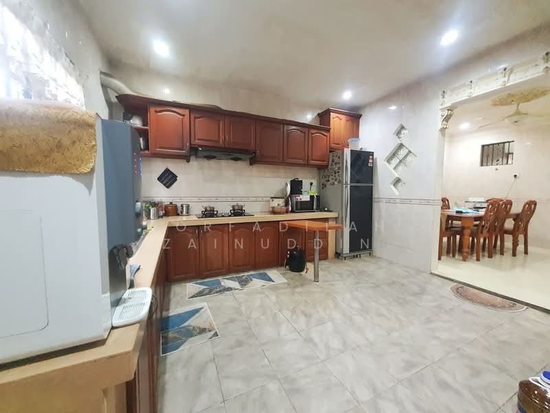 2-storey Terraced House for Sale in Bandar Putra Permai (Seri Kembangan) - NORFADILAH ZAINUDDIN - Kitchen - PropertyGuru.com.my