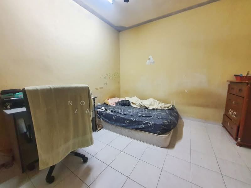 2-storey Terraced House for Sale in Bandar Putra Permai (Seri Kembangan) - NORFADILAH ZAINUDDIN - Bedroom - PropertyGuru.com.my