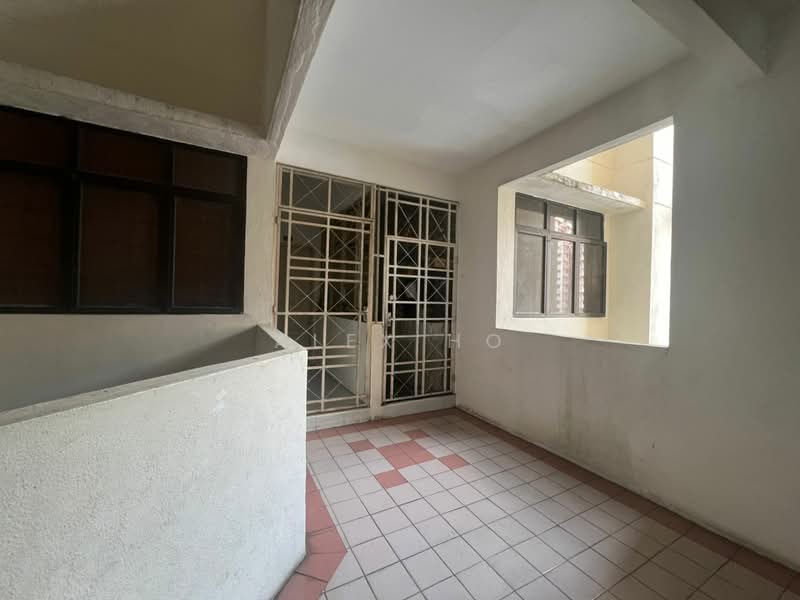 Kondominium untuk Dijual di Eden Seaview Condominium - Alex Ho - Balcony - PropertyGuru.com.my