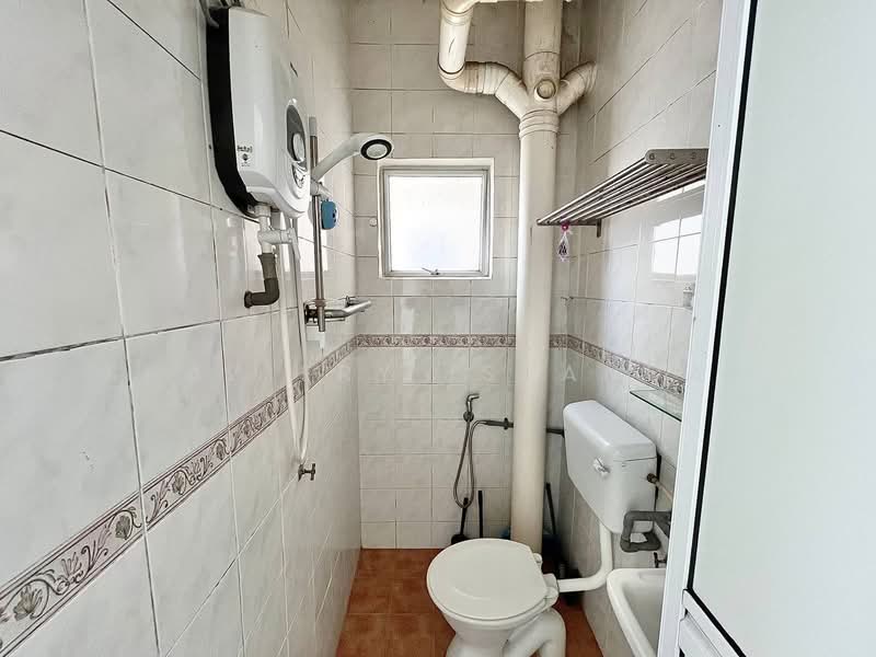 Pangsapuri untuk Dijual di Sri Wira Rivera Rise - Shaziery Iskandar - Bathroom - PropertyGuru.com.my