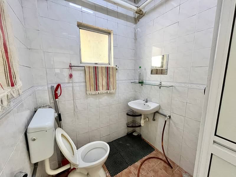 Pangsapuri untuk Dijual di Sri Wira Rivera Rise - Shaziery Iskandar - Bathroom - PropertyGuru.com.my