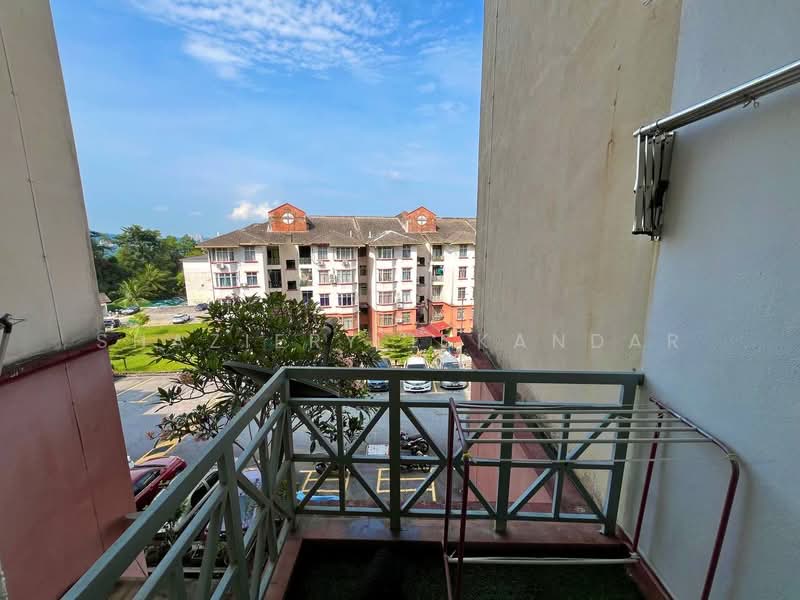 Pangsapuri untuk Dijual di Sri Wira Rivera Rise - Shaziery Iskandar - Balcony - PropertyGuru.com.my
