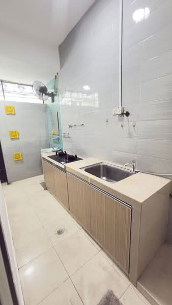 Rumah Teres 1 Tingkat untuk Disewa di Taman Daya (Johor Bahru) - Li Wei - Kitchen - PropertyGuru.com.my