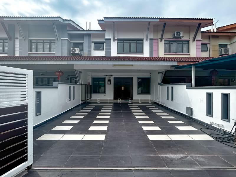 2-storey Terraced House for Sale in Pelabuhan Klang (Selangor) - Aeric Petrelli Goh - Exterior - PropertyGuru.com.my