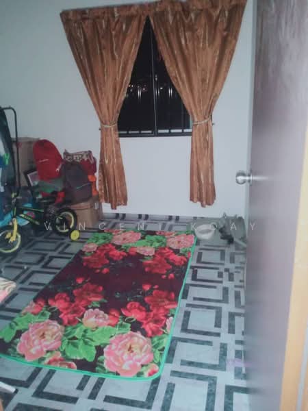 Pangsapuri untuk Dijual di Taman Kumbar Permai - Vincent Koay - Bedroom - PropertyGuru.com.my