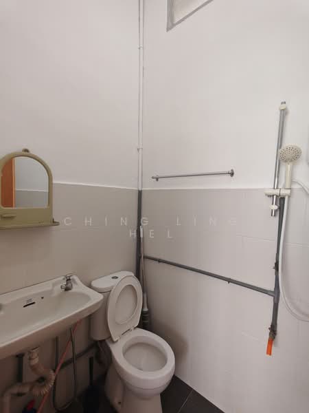 Rumah Teres 1 Tingkat untuk Disewa di Taman Pelangi (Johor Bahru) - Ching Ling Hel - Bathroom - PropertyGuru.com.my