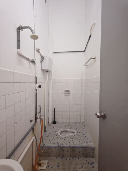 Rumah Teres 1 Tingkat untuk Disewa di Taman Pelangi (Johor Bahru) - Ching Ling Hel - Bathroom - PropertyGuru.com.my