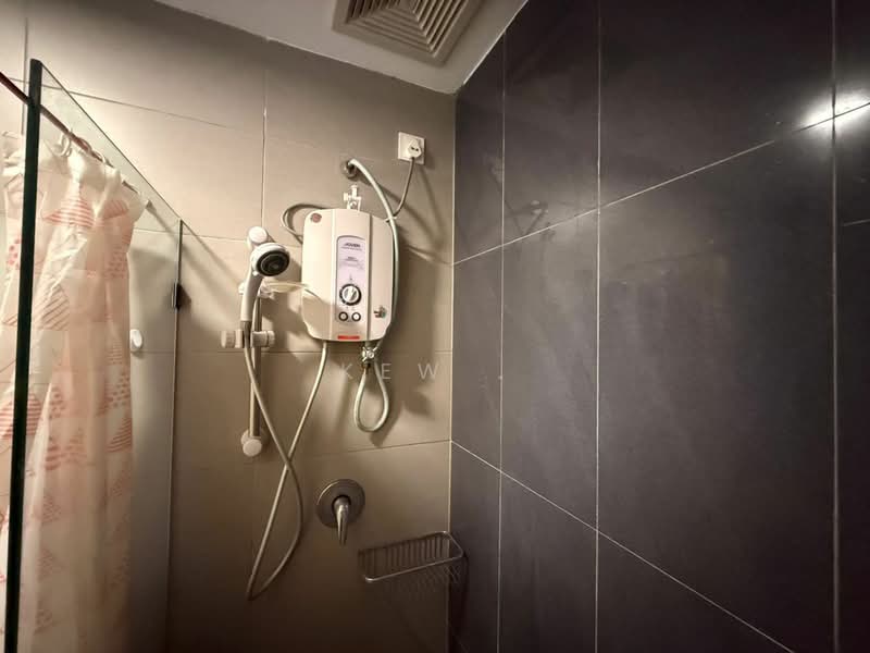Service Residence for Rent at Avenue D'Vogue - Kew . - Bathroom - PropertyGuru.com.my