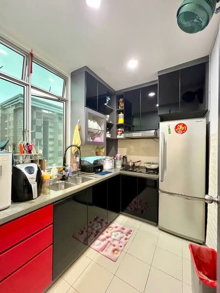Pangsapuri untuk Dijual di Lake View Suites - Alan Toh - Kitchen - PropertyGuru.com.my