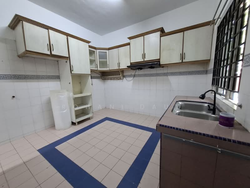Rumah Berkembar untuk Disewa di Kelana Jaya (Petaling Jaya) - Rohani Daud - Kitchen - PropertyGuru.com.my