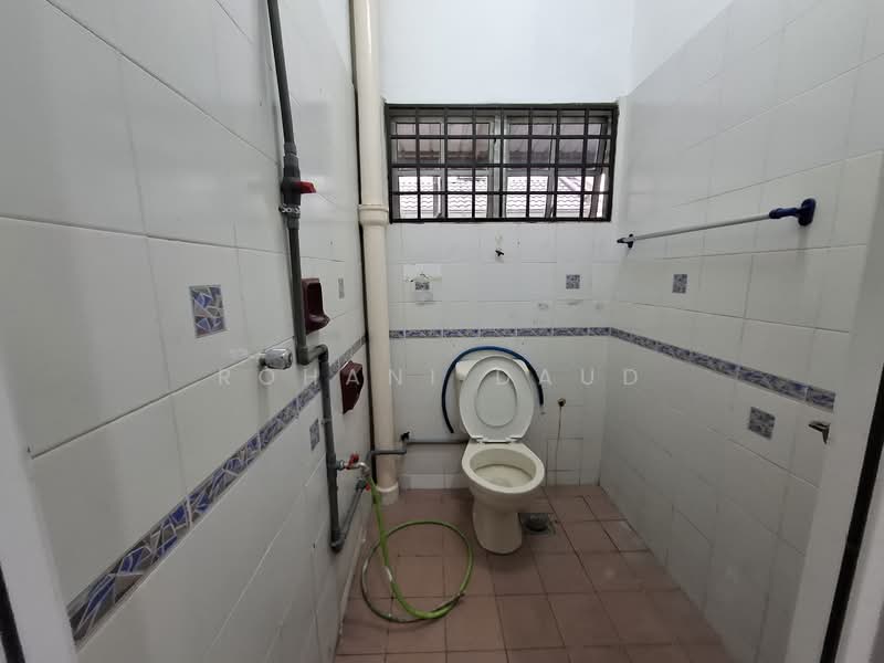Rumah Berkembar untuk Disewa di Kelana Jaya (Petaling Jaya) - Rohani Daud - Bathroom - PropertyGuru.com.my