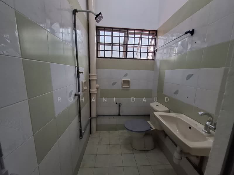 Rumah Berkembar untuk Disewa di Kelana Jaya (Petaling Jaya) - Rohani Daud - Bathroom - PropertyGuru.com.my