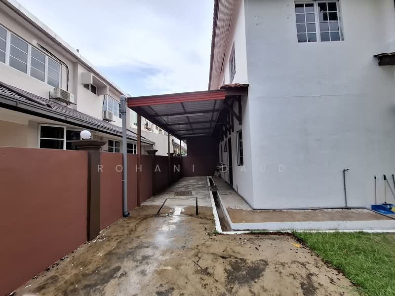 Rumah Berkembar untuk Disewa di Kelana Jaya (Petaling Jaya) - Rohani Daud - Exterior - PropertyGuru.com.my