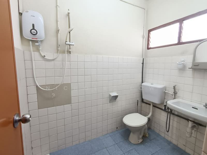 Rumah Teres 2 Tingkat untuk Disewa di Taman Pelangi (Johor Bahru) - Nicholas Low - Bathroom - PropertyGuru.com.my