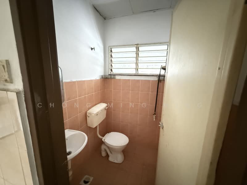2-storey Terraced House for Sale in Taman Bukit Chedang (Seremban) - Chong Ming Ming - Bathroom - PropertyGuru.com.my