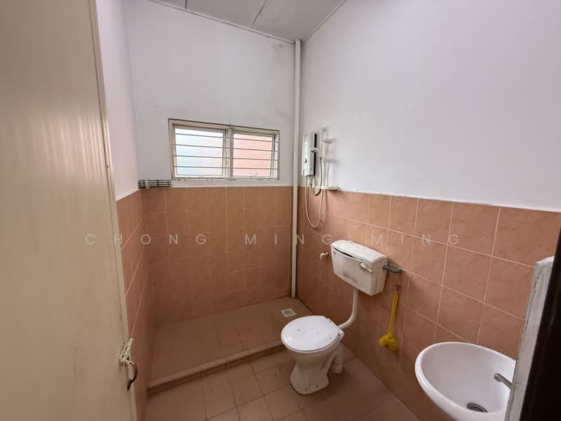 2-storey Terraced House for Sale in Taman Bukit Chedang (Seremban) - Chong Ming Ming - Bathroom - PropertyGuru.com.my