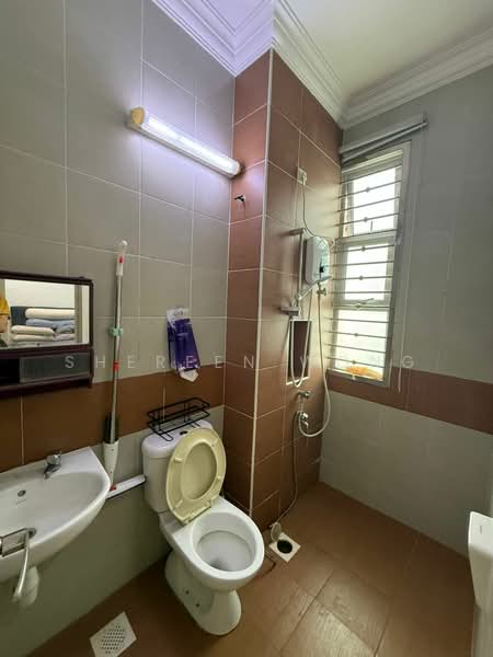 Cluster House for Rent in Taman Gaya (Ulu Tiram) - Shereen Wong - Bathroom - PropertyGuru.com.my