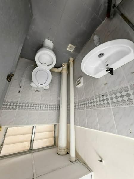 Pangsapuri untuk Disewa di Taman Kristal - Patrick . - Bathroom - PropertyGuru.com.my