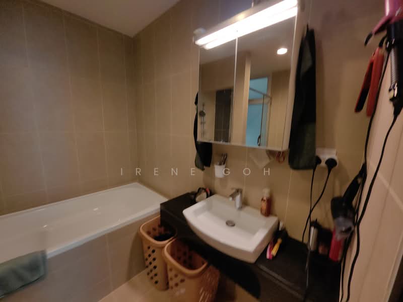 Kondominium untuk Dijual di Gurney Paragon - Irene Goh - Bathroom - PropertyGuru.com.my