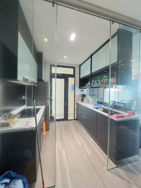 Service Residence for Sale at Crescent Bay Suites (Teluk Bayu) - Carson . - Kitchen - PropertyGuru.com.my