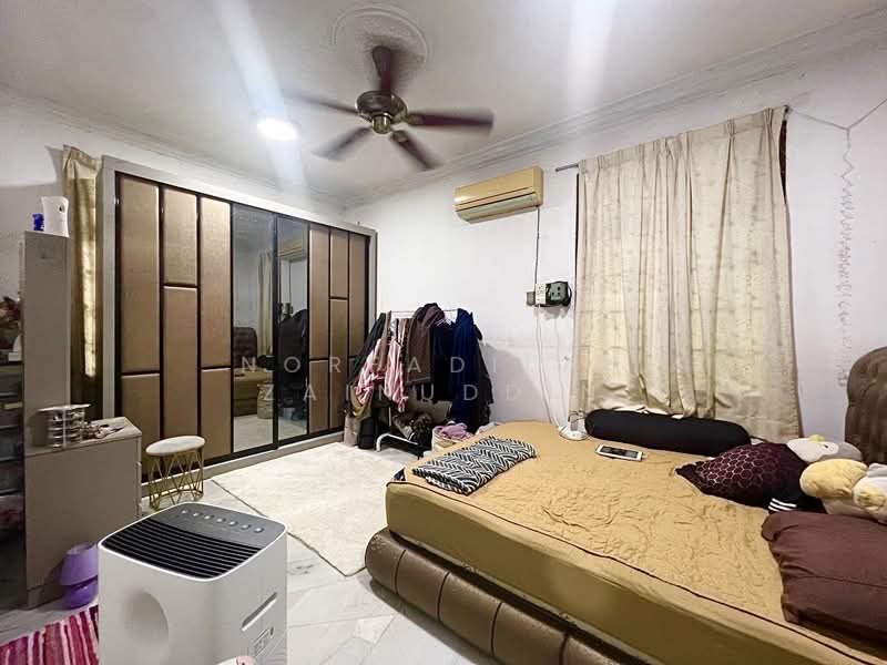 Bungalow for Sale in Seksyen 9 (Shah Alam) - NORFADILAH ZAINUDDIN - Bedroom - PropertyGuru.com.my