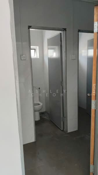 Kilang untuk Disewa di Taman Perindustrian Kinrara (Bandar Kinrara) - Ashley Cheoh - Bathroom - PropertyGuru.com.my