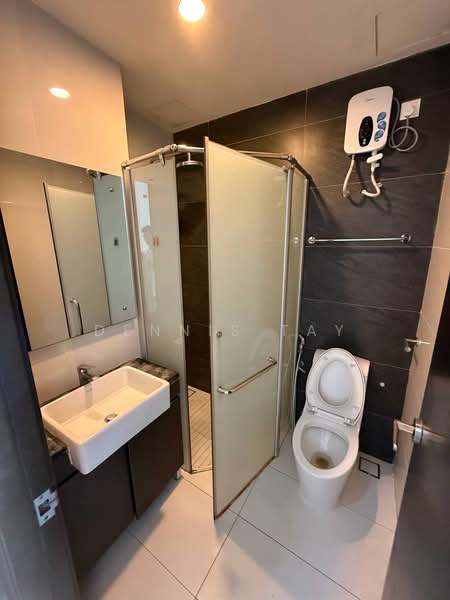 Condominium for Rent at Royal Strand @ Country Garden Danga Bay - Dennis Tay - Bathroom - PropertyGuru.com.my