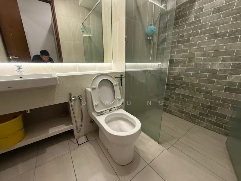 Kondominium untuk Disewa di Queens Residences Q1 @ Queens Waterfront - Ronald Ng - Bathroom - PropertyGuru.com.my