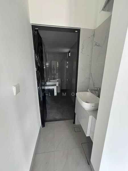 Semi-Detached House for Sale in Bandar Uda Utama (Johor Bahru) - Wil Mong - Bathroom - PropertyGuru.com.my