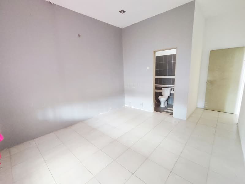 1-storey Terraced House for Sale in Klebang Damai (Chemor) - Justin Nathan Lee - Bathroom - PropertyGuru.com.my