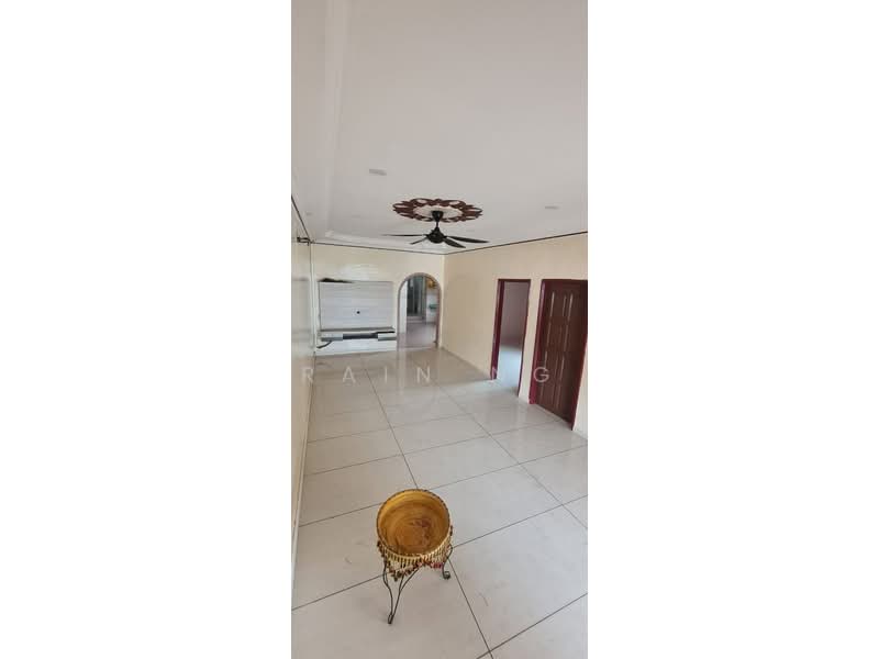 1-storey Terraced House for Rent in Taman Ungku Tun Aminah (Skudai) - Rain Ng - Living Room - PropertyGuru.com.my