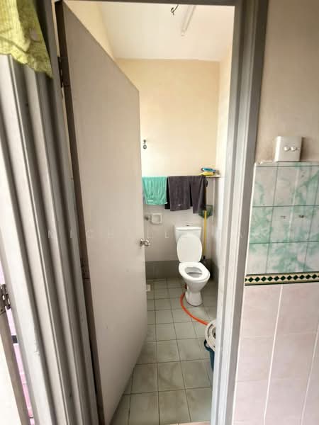 2-storey Terraced House for Sale in TAMAN PUCHONG UTAMA (Puchong) - Michelle Tan - Bathroom - PropertyGuru.com.my