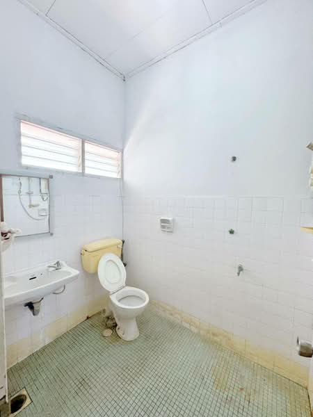 Rumah Teres 2 Tingkat untuk Dijual di Taman Pelangi (Johor Bahru) - Ben Foo - Bathroom - PropertyGuru.com.my