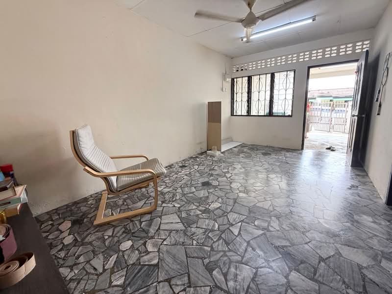 Rumah Teres 1 Tingkat untuk Dijual di Taman Sri Skudai (Skudai) - Jaz Lee - Living Room - PropertyGuru.com.my