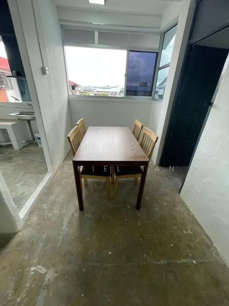 Rumah Flat untuk Disewa di Rumah Pangsa Larkin - Daniel Tan - Dining Room - PropertyGuru.com.my