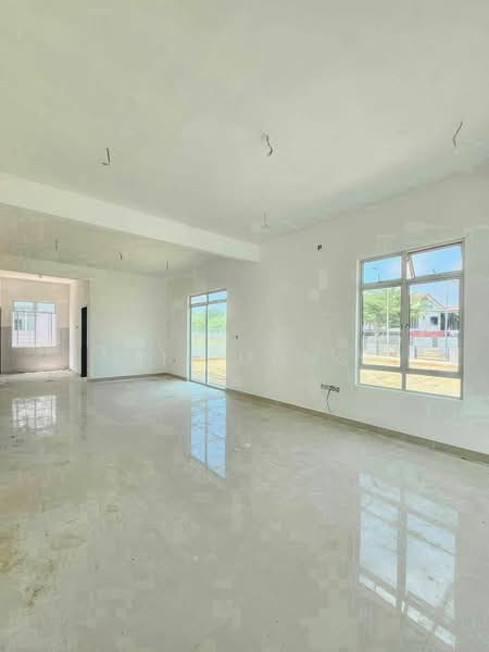 Rumah Teres 2 Tingkat untuk Dijual di Bandar Dato Onn (Tebrau) - Wil Mong - Living Room - PropertyGuru.com.my