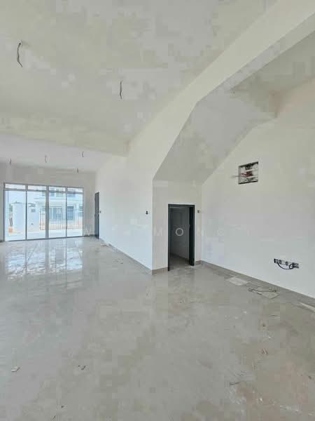 Rumah Teres 2 Tingkat untuk Dijual di Bandar Dato Onn (Tebrau) - Wil Mong - Living Room - PropertyGuru.com.my
