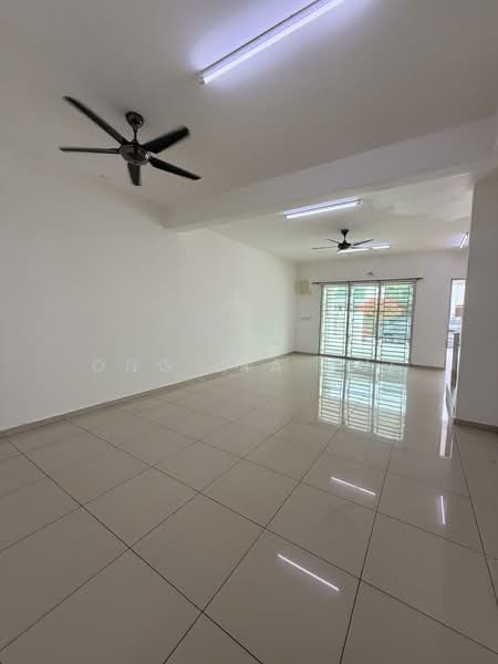 2-storey Terraced House for Sale in Bandar Sri Sendayan (Negeri Sembilan) - Ong Jia Hui - Living Room - PropertyGuru.com.my
