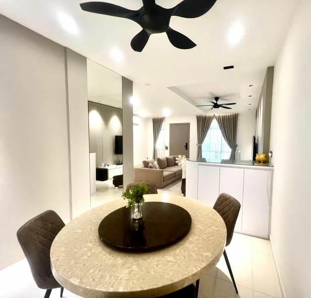Rumah Teres 2 Tingkat untuk Dijual di Setia Tropika (Johor Bahru) - Elvis Ku - Living Room - PropertyGuru.com.my