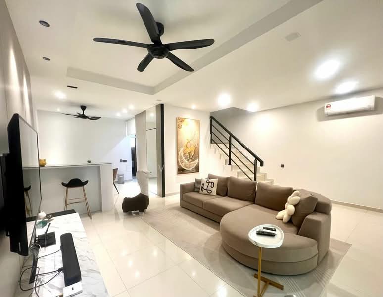 Rumah Teres 2 Tingkat untuk Dijual di Setia Tropika (Johor Bahru) - Elvis Ku - Living Room - PropertyGuru.com.my