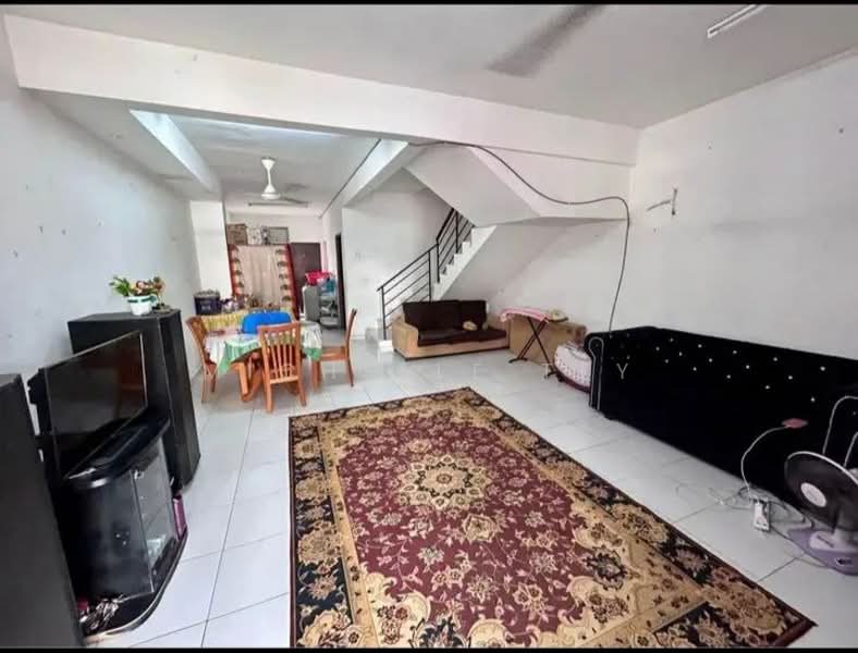 Rumah Teres 2 Tingkat untuk Dijual di Taman Scientex Pasir Gudang (Pasir Gudang) - Michelle Tey - Living Room - PropertyGuru.com.my