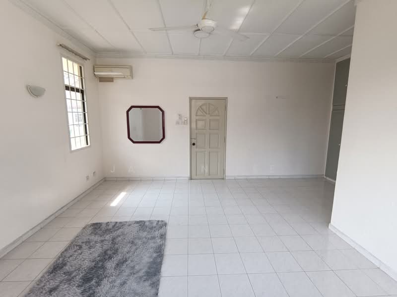 2-storey Terraced House for Sale in Jalan Klang Lama (Old Klang Road) (Kuala Lumpur) - Jayden Yee - Living Room - PropertyGuru.com.my