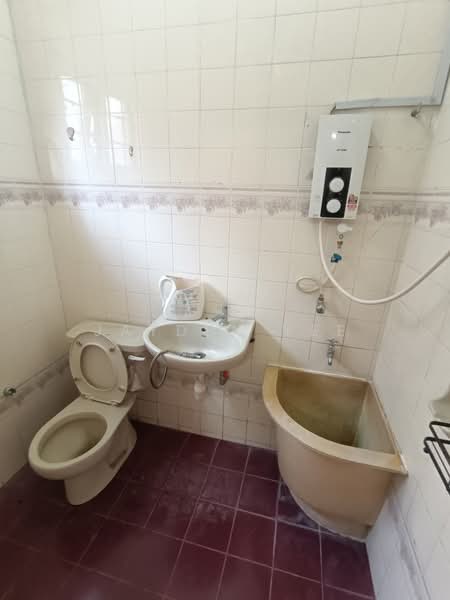 2-storey Terraced House for Sale in Jalan Klang Lama (Old Klang Road) (Kuala Lumpur) - Jayden Yee - Bathroom - PropertyGuru.com.my