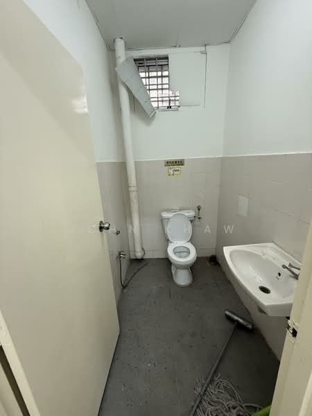 Shop for Rent in Puchong (Selangor) - John Khaw - Bathroom - PropertyGuru.com.my
