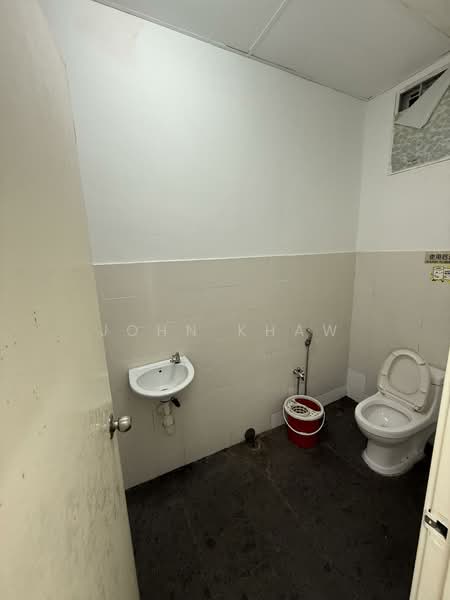 Shop for Rent in Puchong (Selangor) - John Khaw - Bathroom - PropertyGuru.com.my