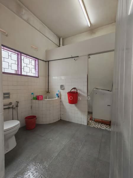 2-storey Terraced House for Sale in Taman Sinn Semabok (Melaka City) - BL Bong - Bathroom - PropertyGuru.com.my